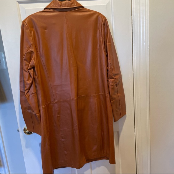 Vintage Chadwicks Women's Tan Leather Coat - Picture 5 of 5